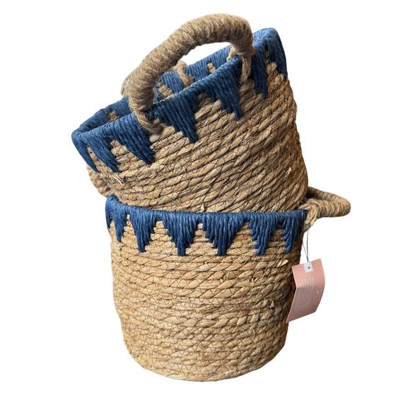 Stratton Home Decor Woven Straw Rustic Wicker Baskets Natural with Blue Accents‎ - Picture 4 of 6